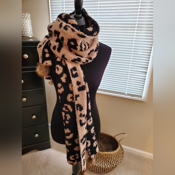 Mud Pie Leopard Chenille Scarf Wrap Super Soft NWT Reversible Soft OS - Picture 1 of 6